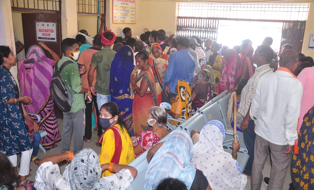 scuffle at corona vaccination booth