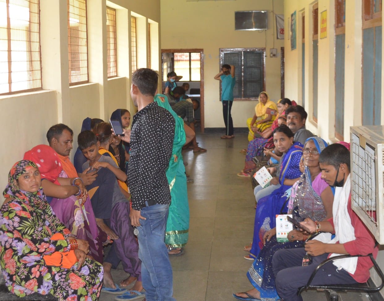 Hathras: After a month and a half, three cases of corona were found in panic