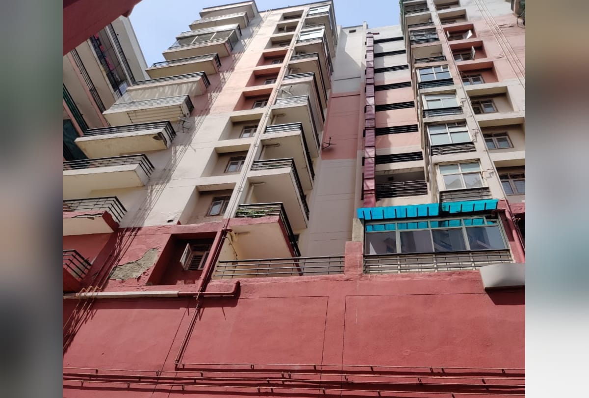 Ghaziabad girl falls off 9th floor to death in saving her doggy both died police probing matter