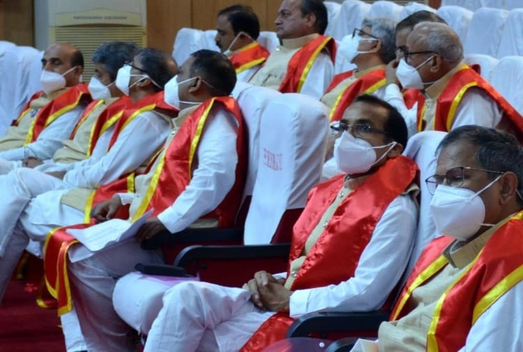 458 students got degrees, four foreign students