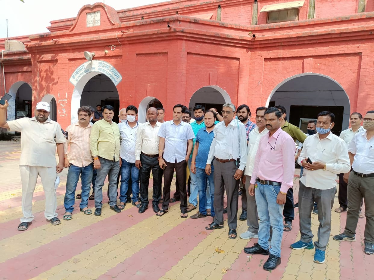 Irrigation Department employees protest against black belt dam