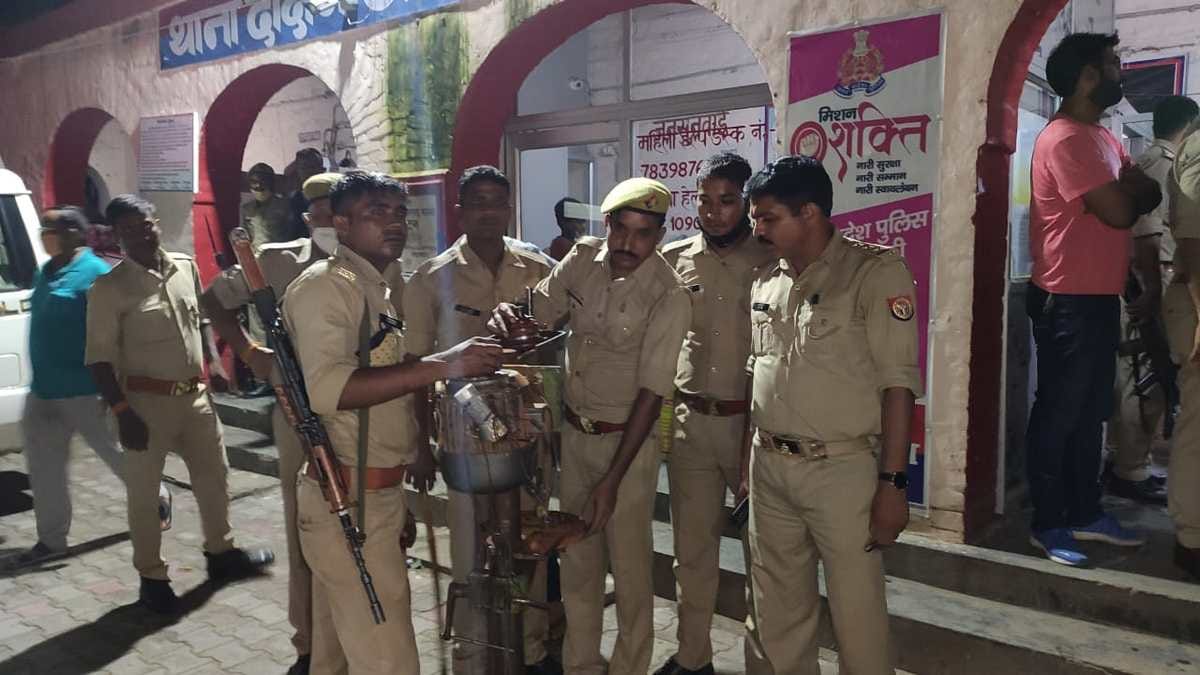 Gorakhpur STF and Mau police raided on two illegal arms factories recovered arms