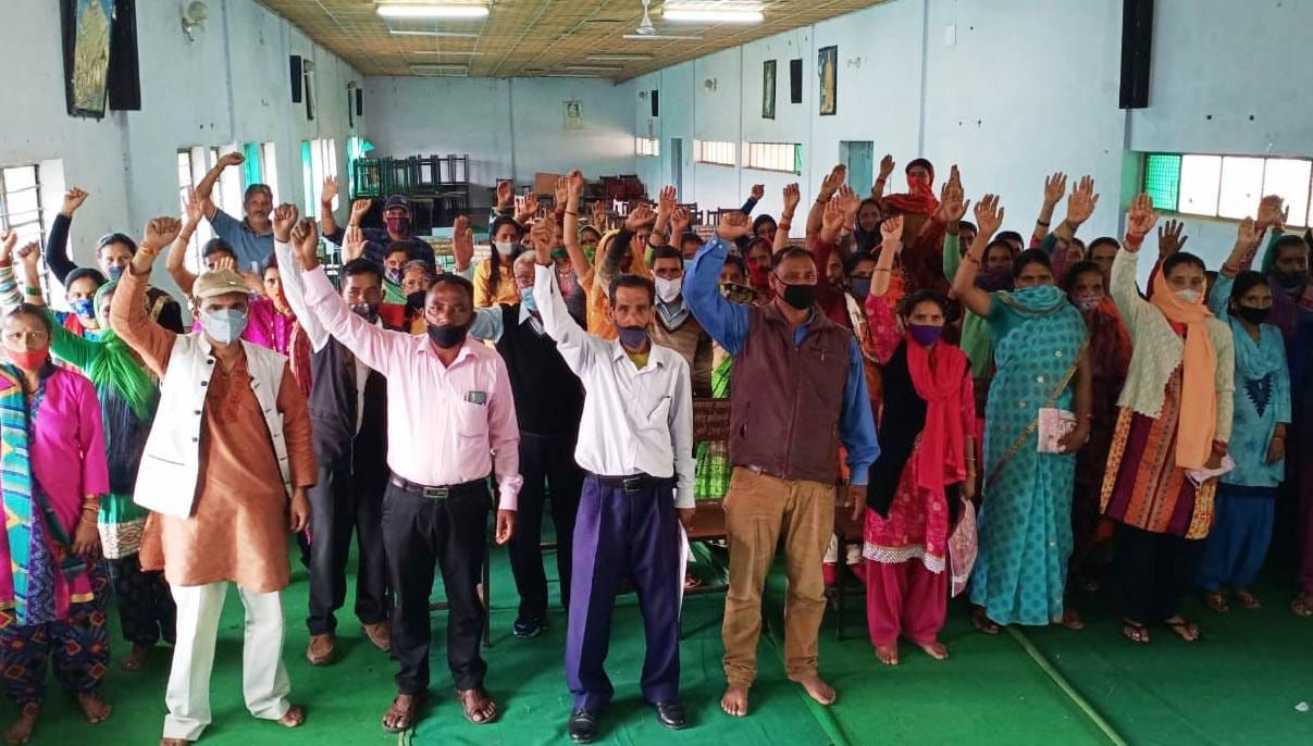 Parents furious over fixation of fee in CBSE pattern
