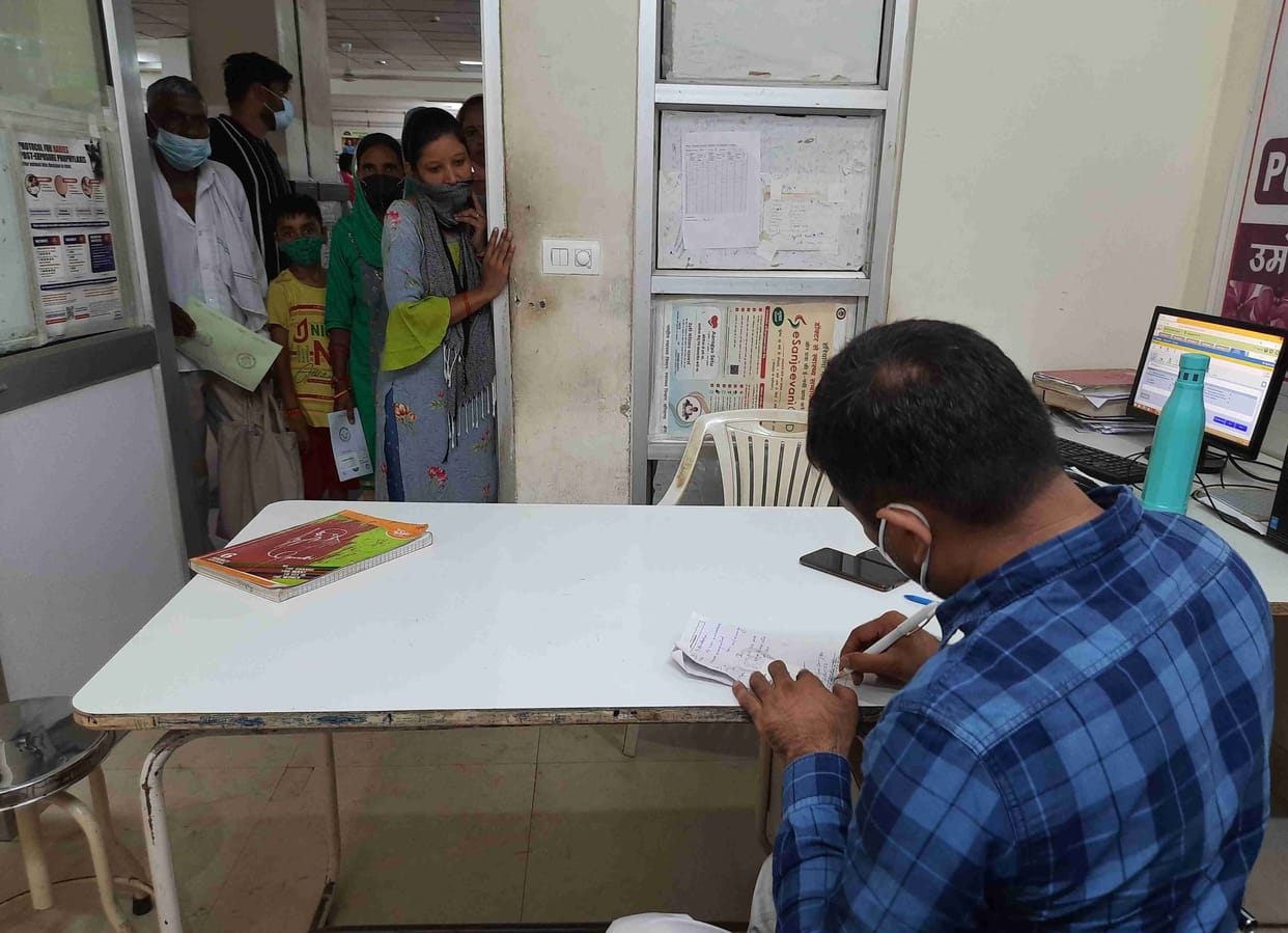 Fever patients increased due to change in weather, more than 300 coming to the district hospital daily