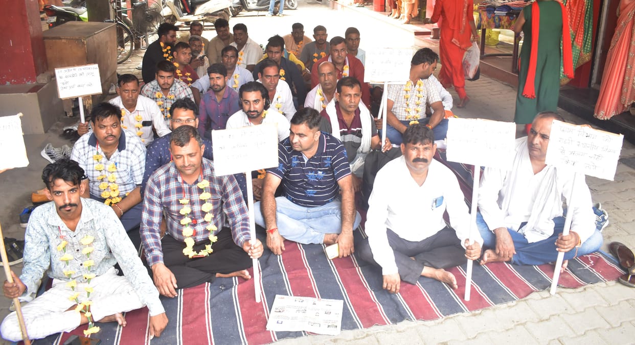 Corporation employees started a gradual hunger strike, 21 employees sitting on strike on the first day