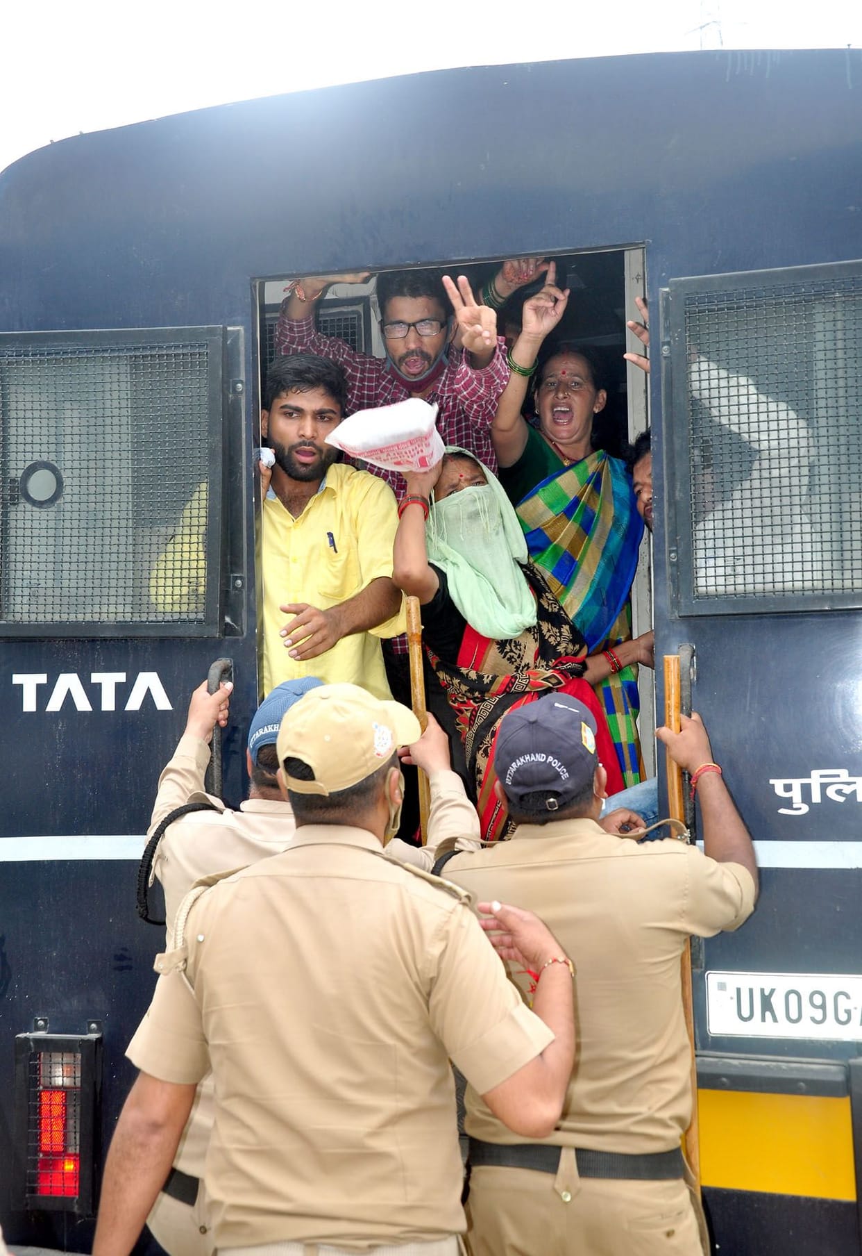 Police lifts protest of project affected