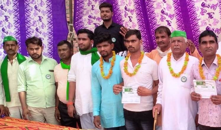 Bhakiyu Bhanu listened to the problems of the villagers in the Kisan Panchayat