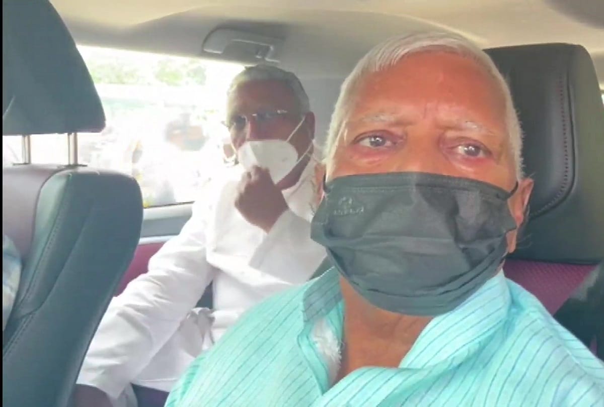 Rjd supremo lalu prasad yadav visits aiims delhi for routine checkup and gave statement on caste based censuson