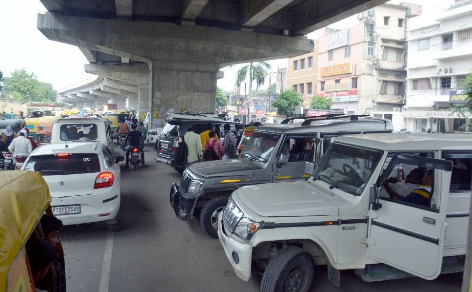 Vending zones will be built under flyovers in Varanasi like Hyderabad all facilities will be available