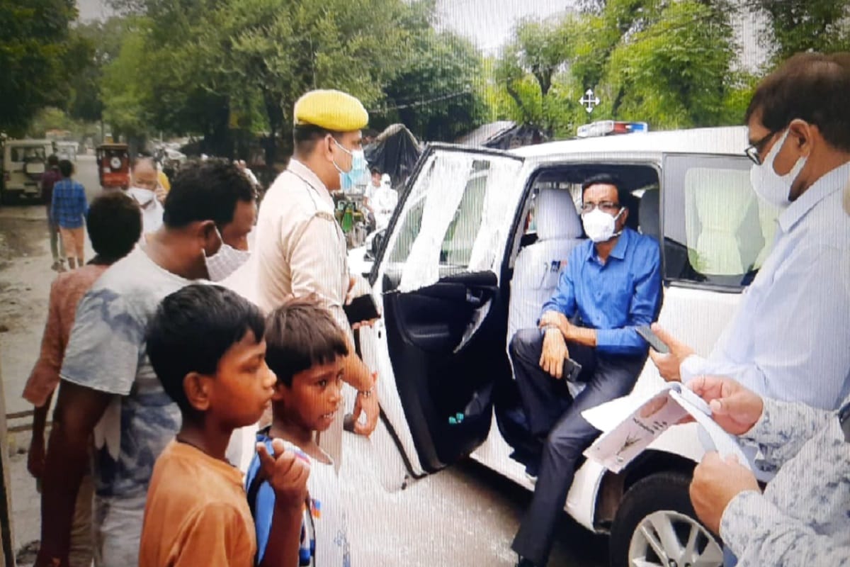 Saharanpur News: Divisional Commissioner Lokesh M made a surprise inspection of the city and gave instructions for the admission of the child