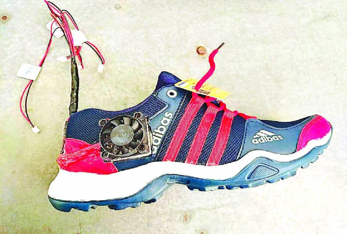 Agra RBS Engineering College News: Rbs Engineering Students Designed Special shoes for army soldiers will work in heat and snow