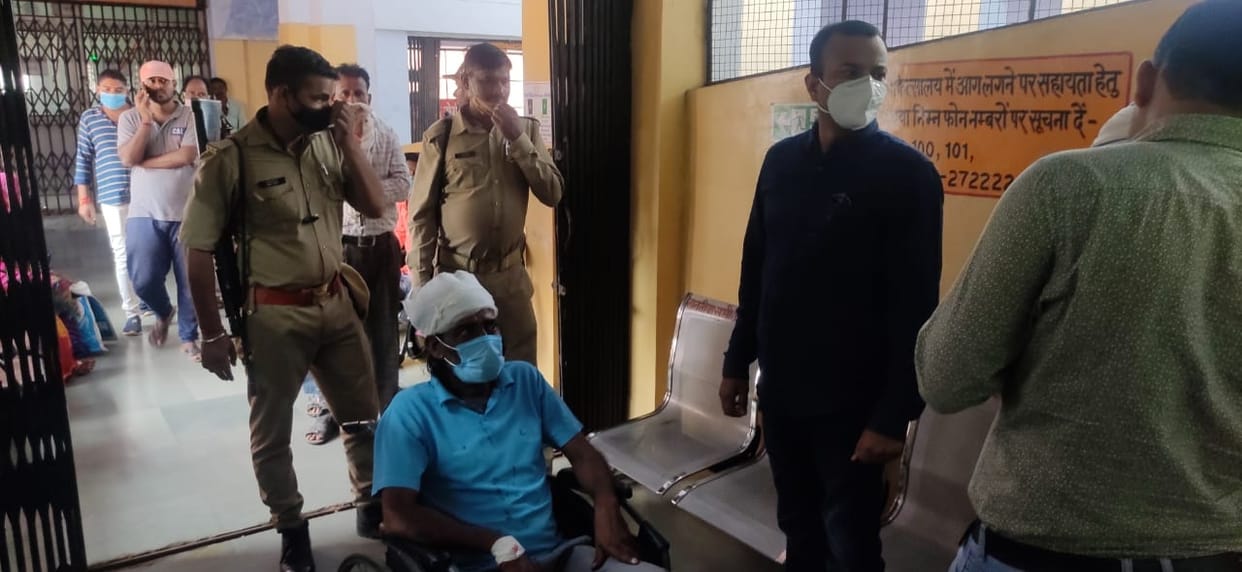 samajwadi party leader' s brother shot