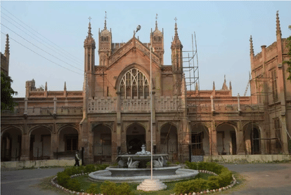 संपूर्णानंद संस्कृत विश्वविद्यालय: राजभवन में कुलाधिपति ने परखी नैक मूल्यांकन की तैयारियां, दिया ये निर्देश Chancellor Anandi Ben Patel reviewed preparations for NAAC assessment in SSVV