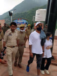 भारतीय क्रिकेट के सदस्य शिखर धवन बुधवार को माता वैषणो देवी के दर्शनों के लिए यात्रा मार्ग पर भवन ?