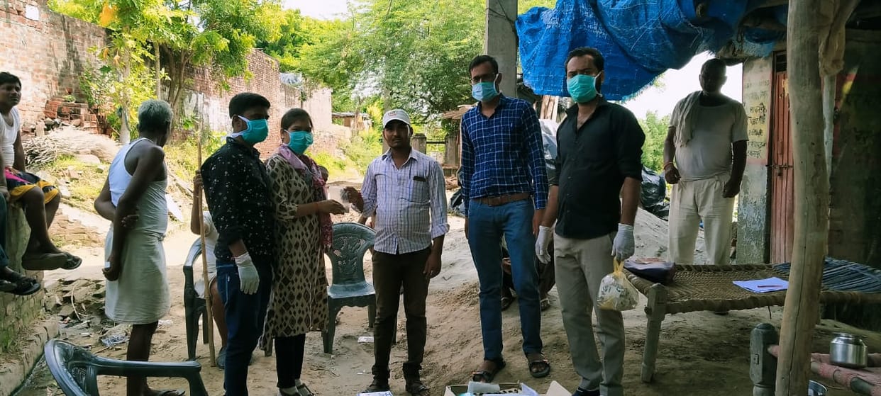 etawah news,Team of doctors reached flood-hit Kachhpura