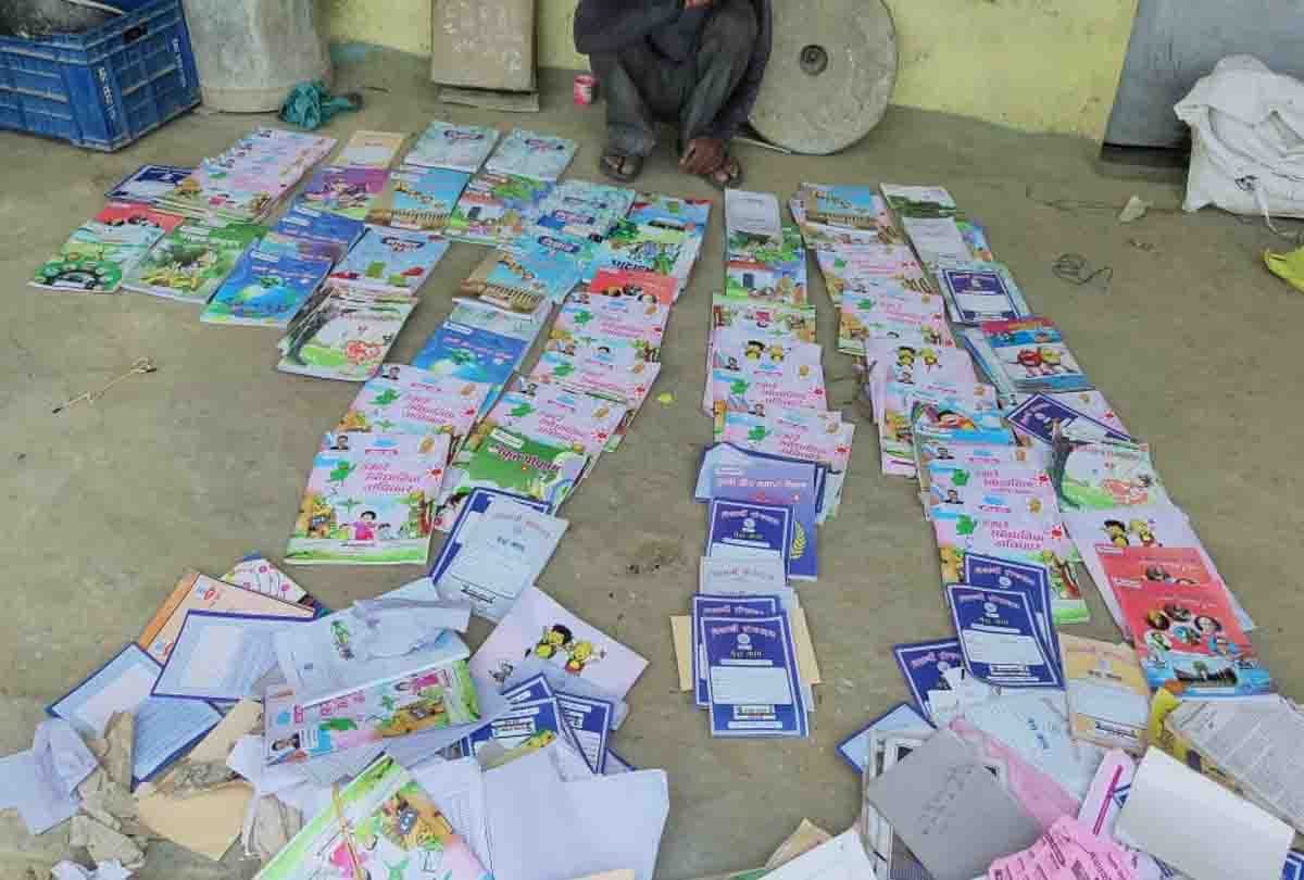 Books to be distributed under Sarva Shiksha Abhiyan sold in junk