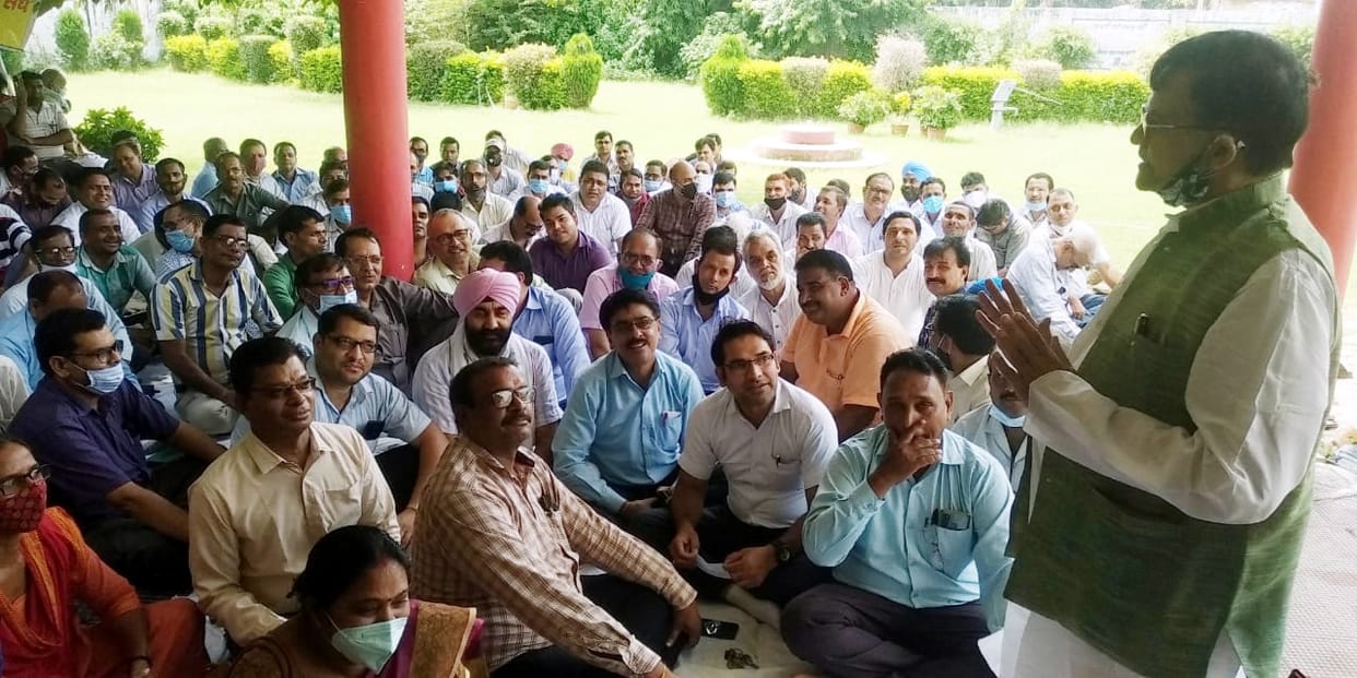 Teachers roared for the demand for medical facilities and restoration of old pension