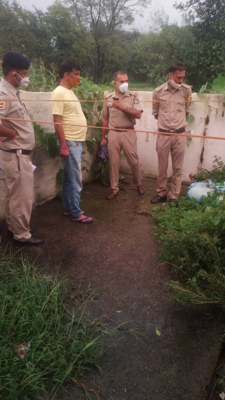 Jewelry worth lakhs stolen from senior scientist's house