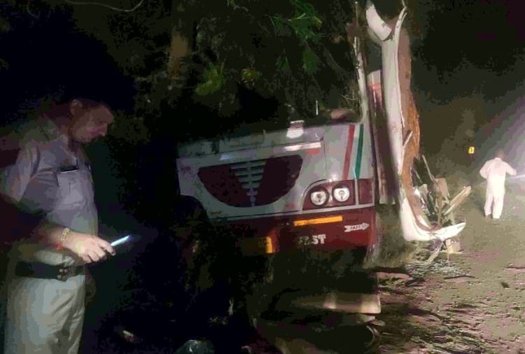 Four killed in collision between tractor and private bus in Bhiwani of Haryana