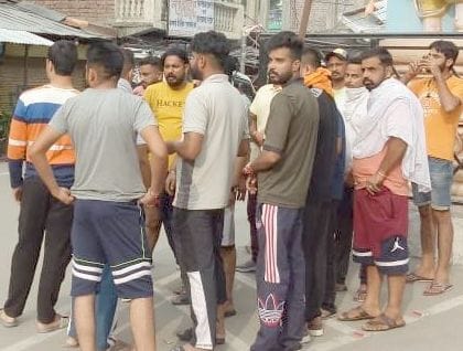Devotees going on Manimahesh Yatra are breaking Kovid rules