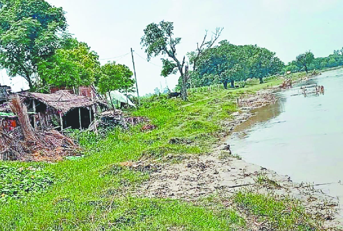 Many villages surrounded by water due to flood in Gorakhpur Basti division