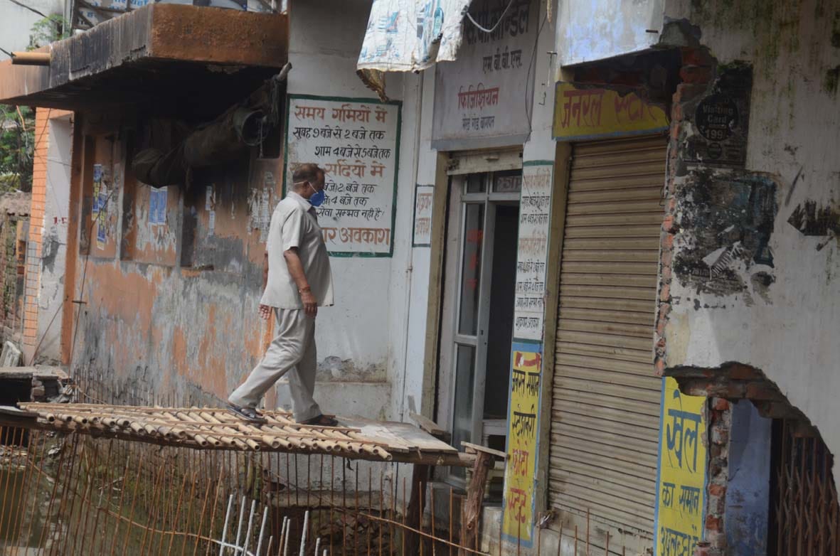 50 shops closed due to drain construction on Meerut road, loss of one crore