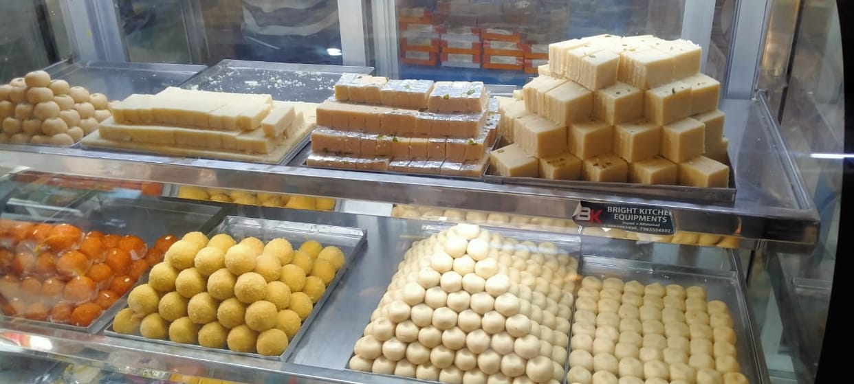 Sonbhadra: Same sweet being sold for many days, quality is not being followed