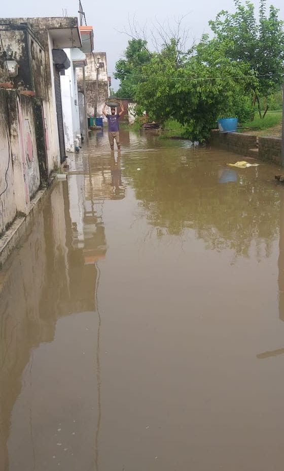 Controversy of few people, Naya of whole village stuck in waterlogging