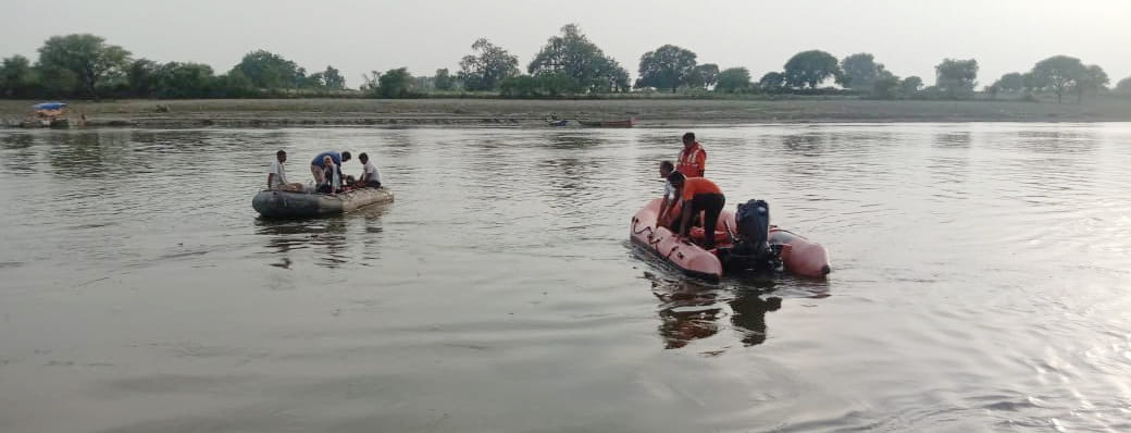 Three devotees of Gwalior drowned at Bateshwar Ghat, two rescued