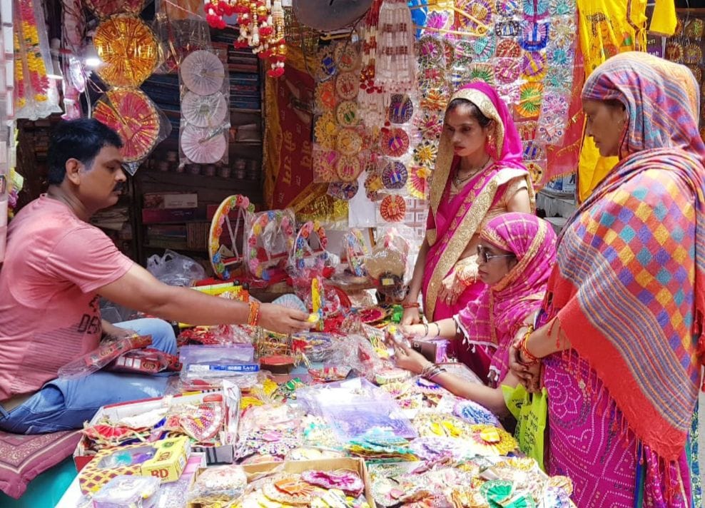 Market decorated, devotees will make up Laddu Gopal