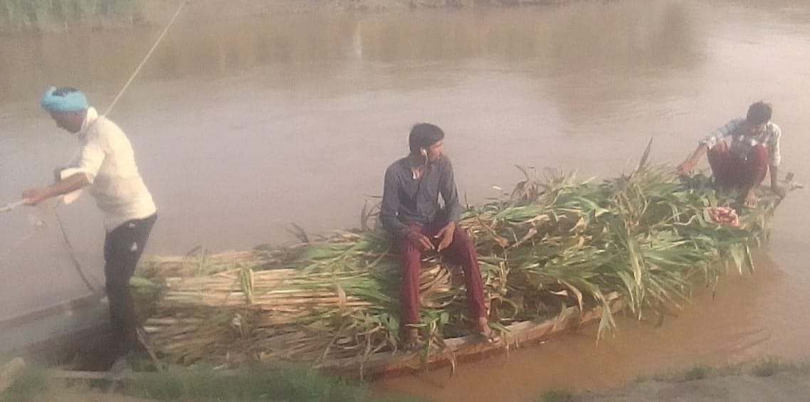 Panic among villagers due to rising water in Solani river