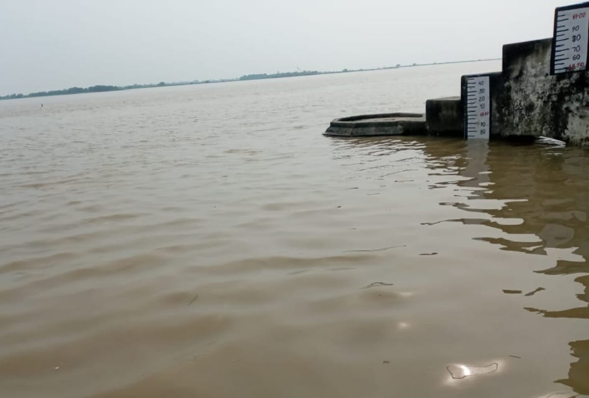 Many villages surrounded by water due to flood in Gorakhpur Basti division
