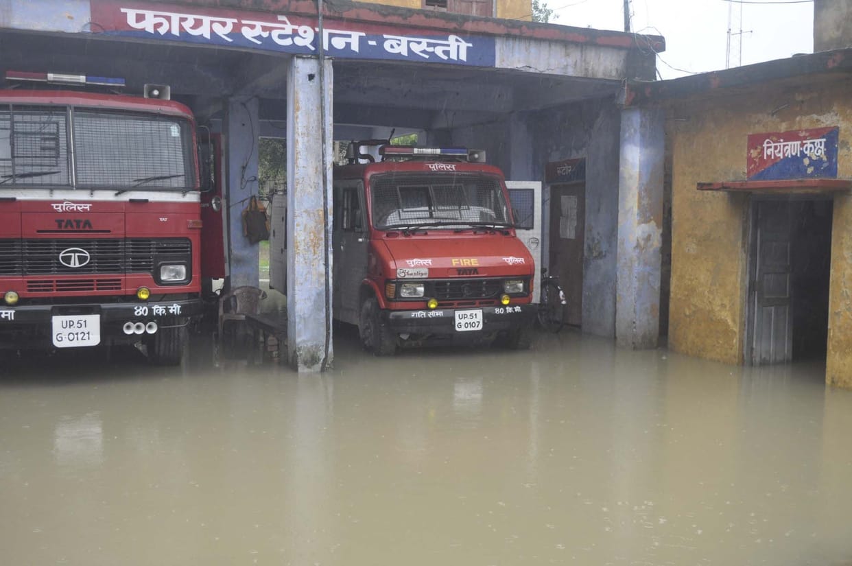 haevy rainfall in basti