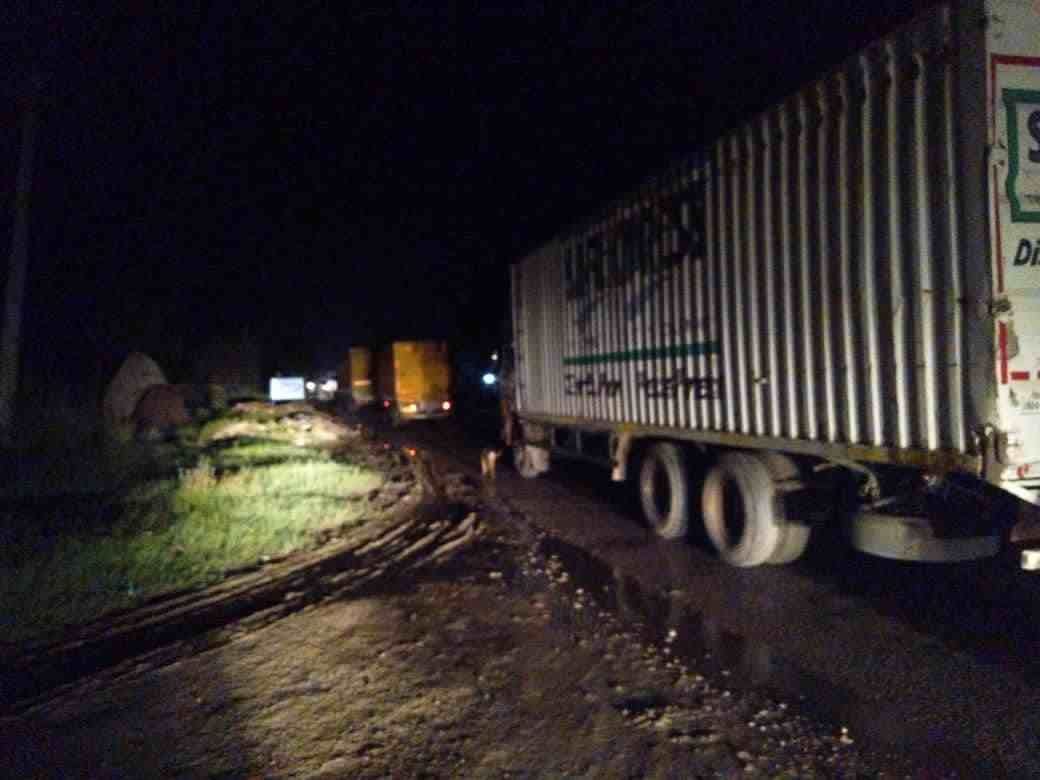 Angry people jammed at night due to no electricity in Shahpur village