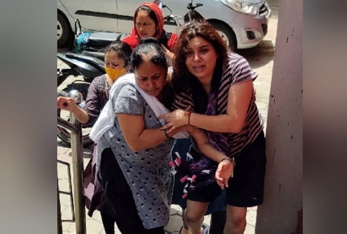 Twelve year old girl falls to death from 9th floor trying to save puppy both died in ghaziabad