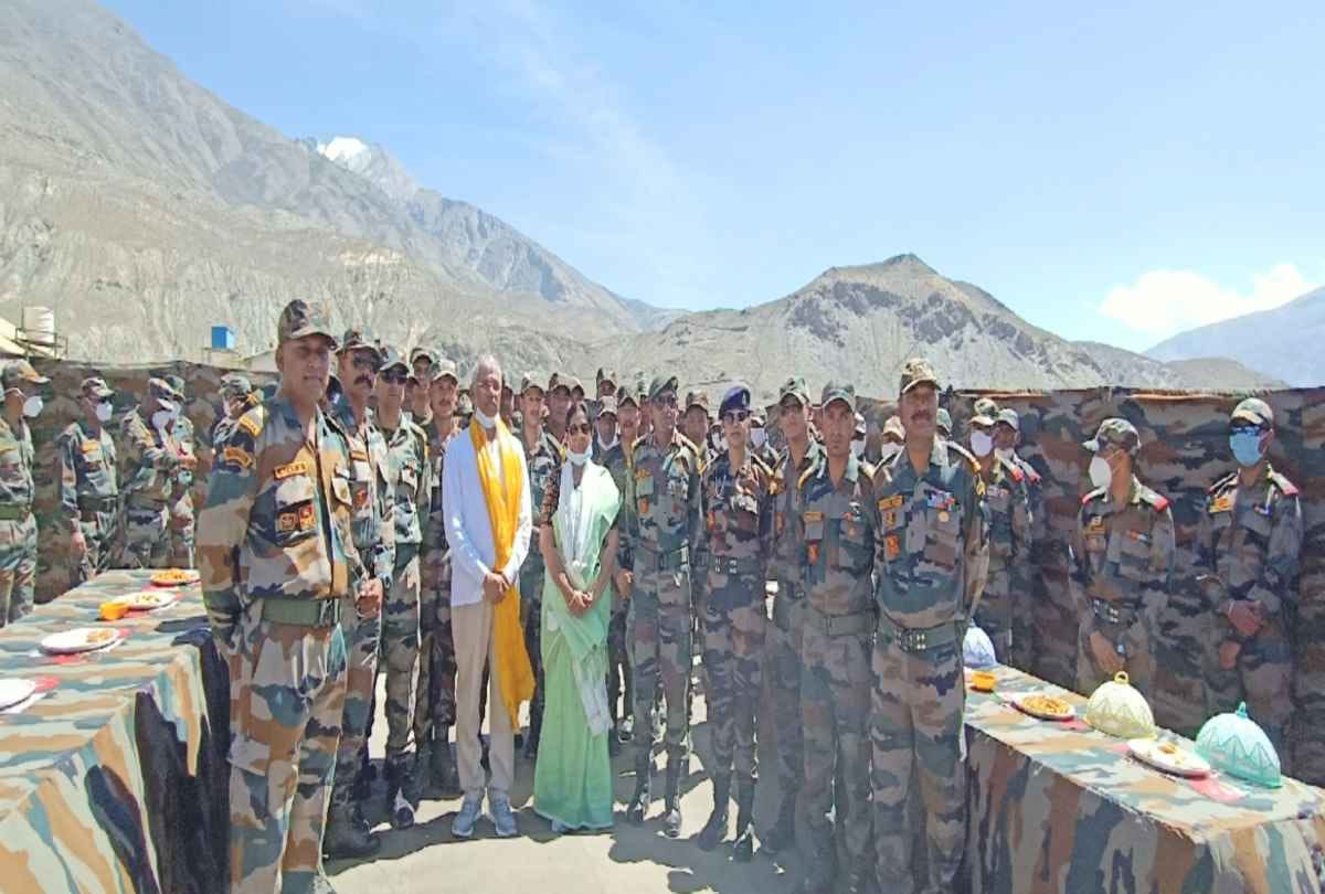 Lahaul: Governor Rajendra Vishwanath reached Samdo helipad with rakhis for soldiers