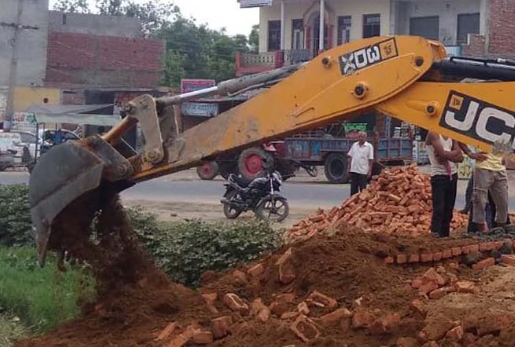 Demolition of three shops and mushroom units in seven acres