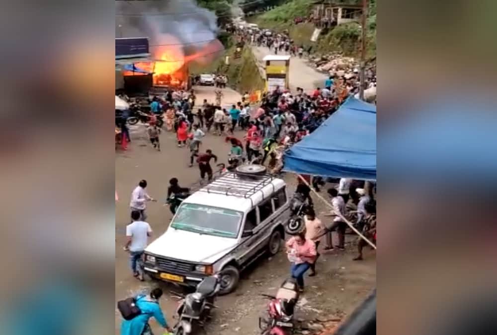 Badrinath Highway: Fire Broke Out in Sweet shop at chamoli market after Cylinder Blast photos
