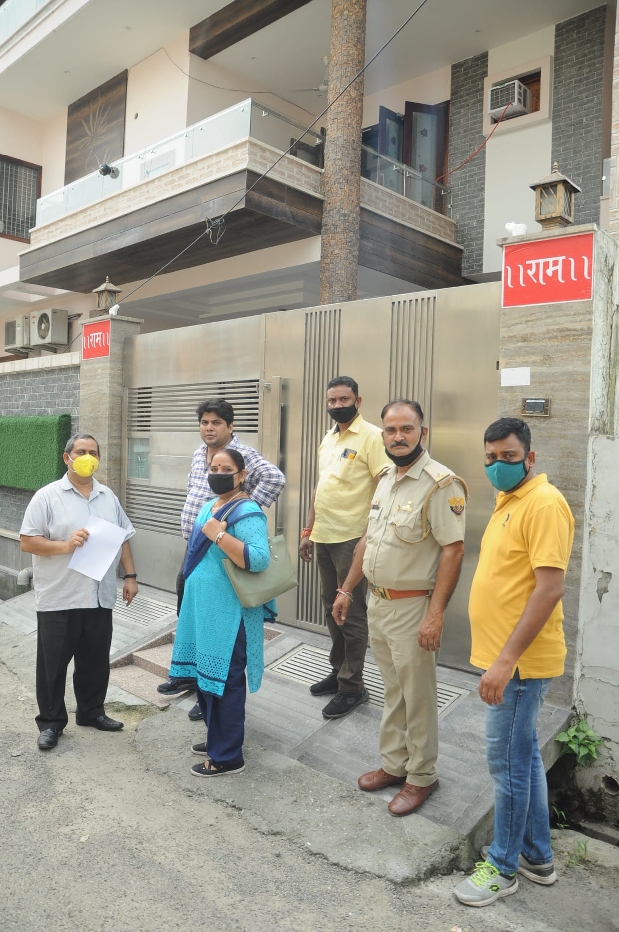 Central GST team raid in New Mandi
