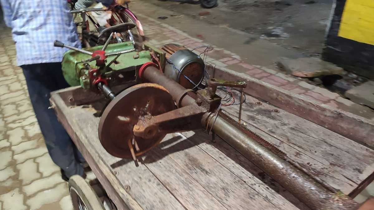 Gorakhpur STF and Mau police raided on two illegal arms factories recovered arms