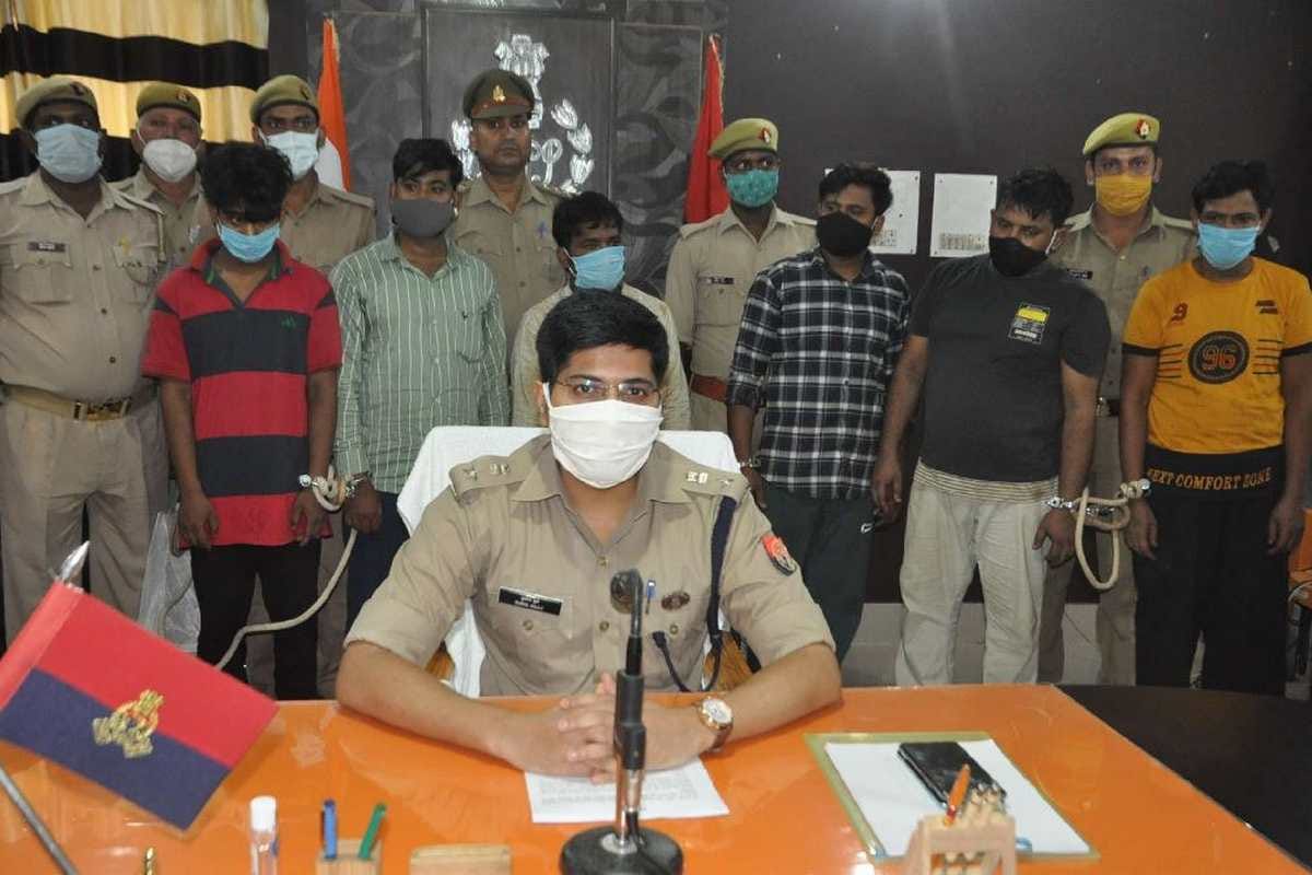 Gorakhpur and Bihar STF raided with police at illegal arms factory in mau nine people arrested including women yet