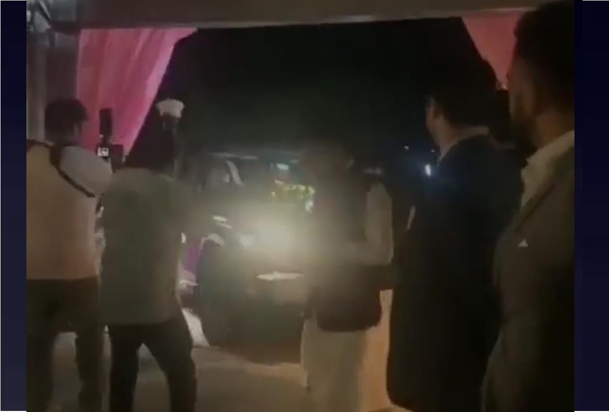 Kashmir Baramulla s bride Sana reached her in laws house with her husband after driving car after marriage