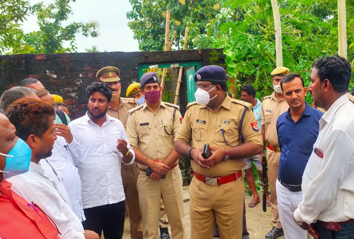 Husband drank poison himself after killing wife and three sons in kushinagar