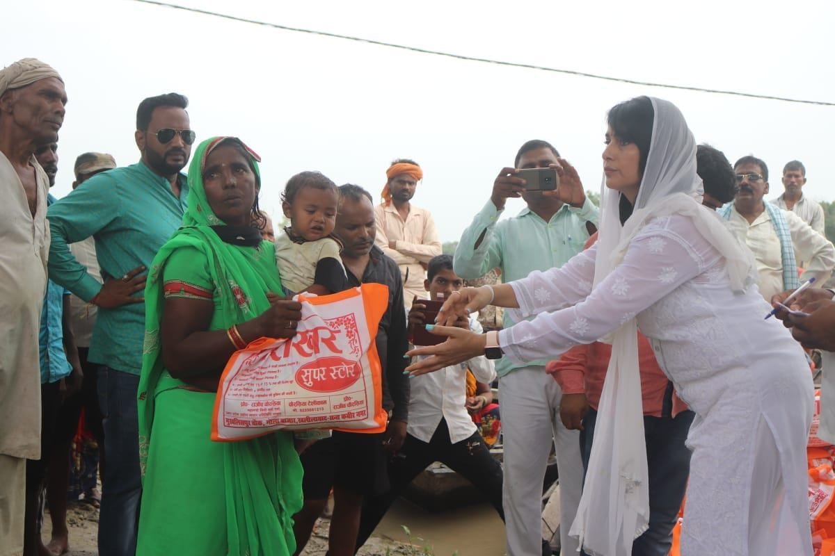 pakhi hegade reached in flood affected area