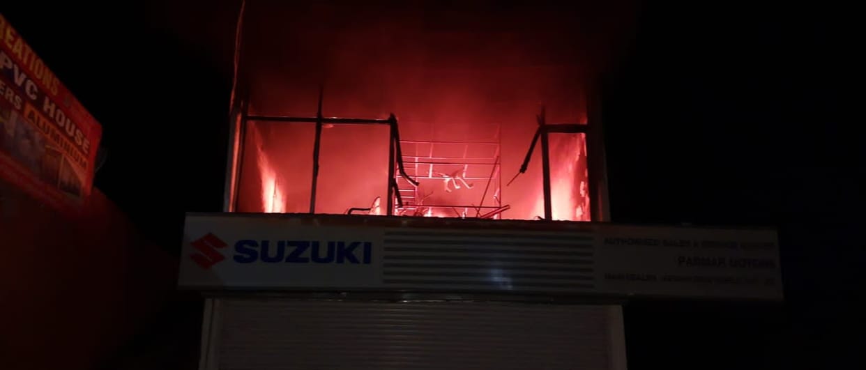 Fire breaks out in two-wheeler showroom in Nadaun, loss of 25 lakhs
