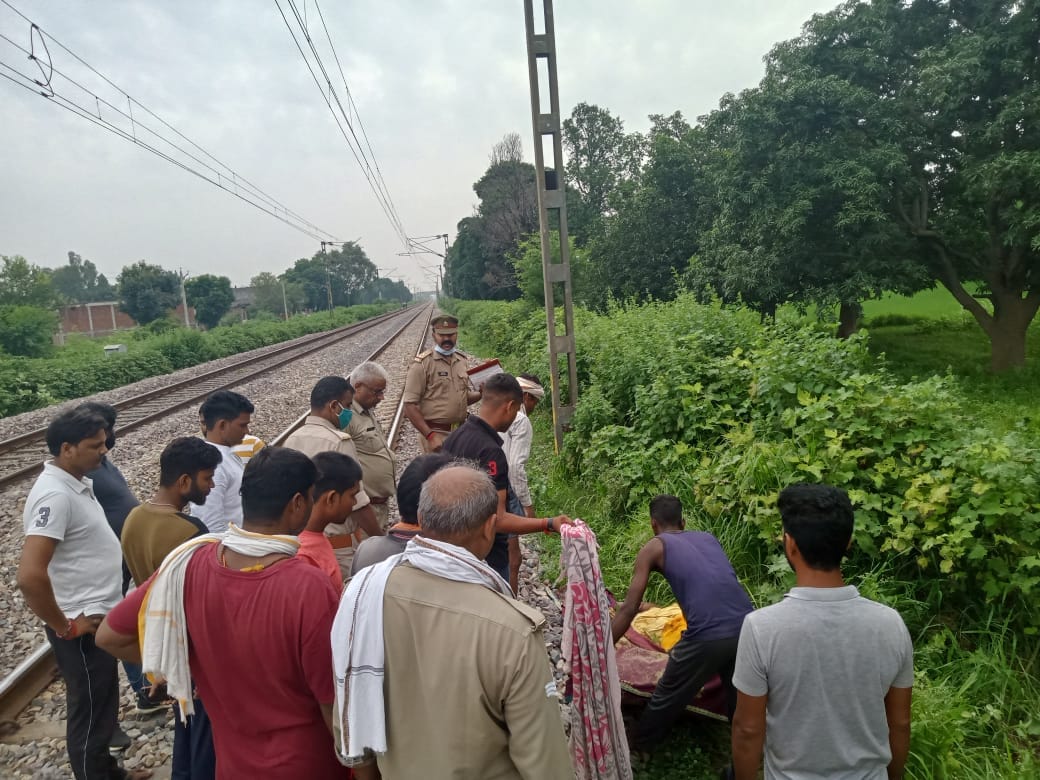 Woman BDC saroja patel dies after cut off by train in varanasi dispute between husband and wife over money