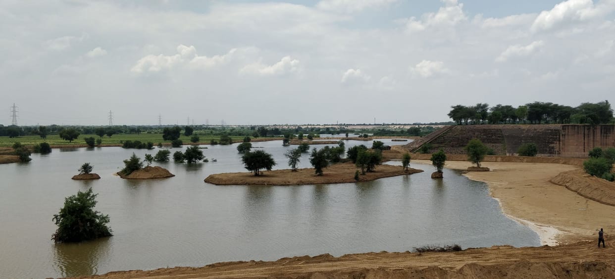 In villages near Masani barrage, the ground water level rose by 25 feet
