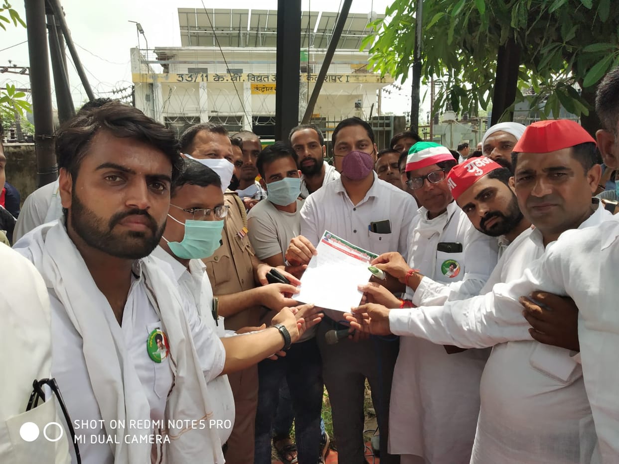 Farmers sitting in the sun to the officials, staged a sit-in at the powerhouse