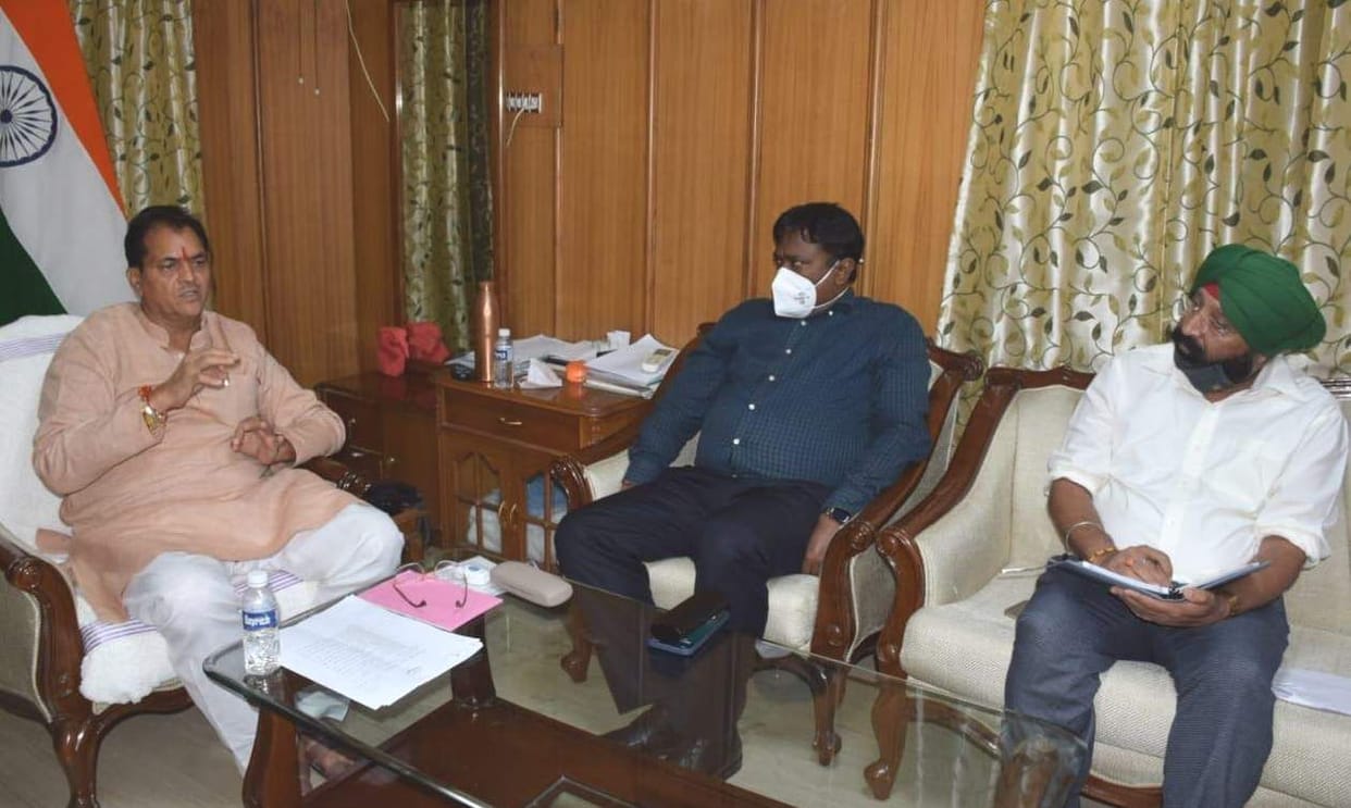 Officials reprimanded for delay in construction of roads