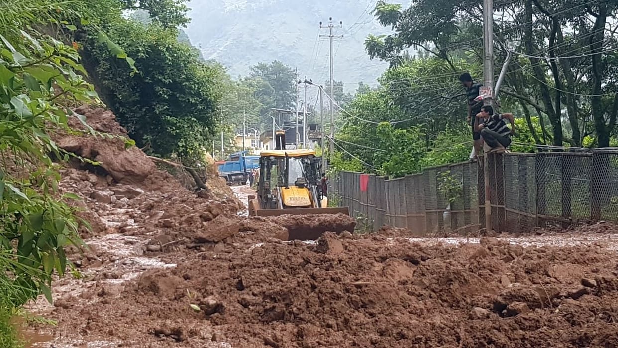 Now Tanakpur-Tawaghat NH also closed due to debris